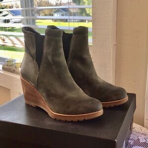 Sorel Green Suede Boots Sz. 10.5